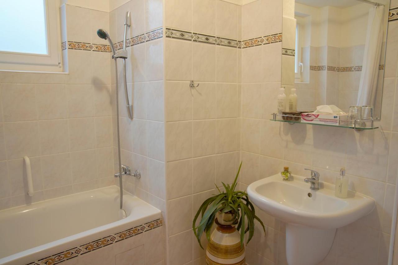Hotel Villa Lauretta Karlovy Vary Extérieur photo