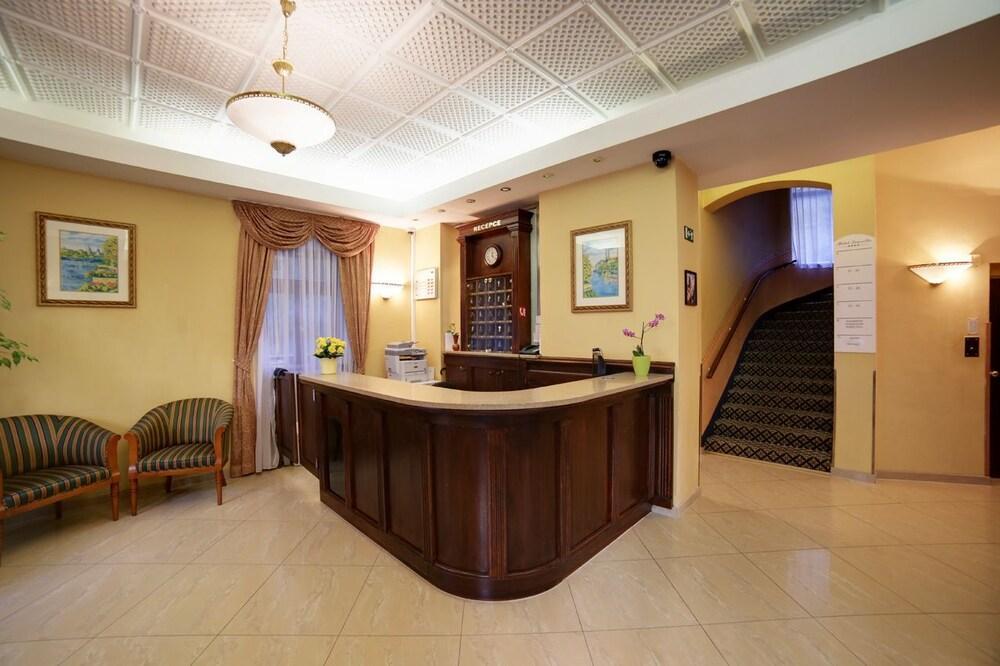 Hotel Villa Lauretta Karlovy Vary Extérieur photo